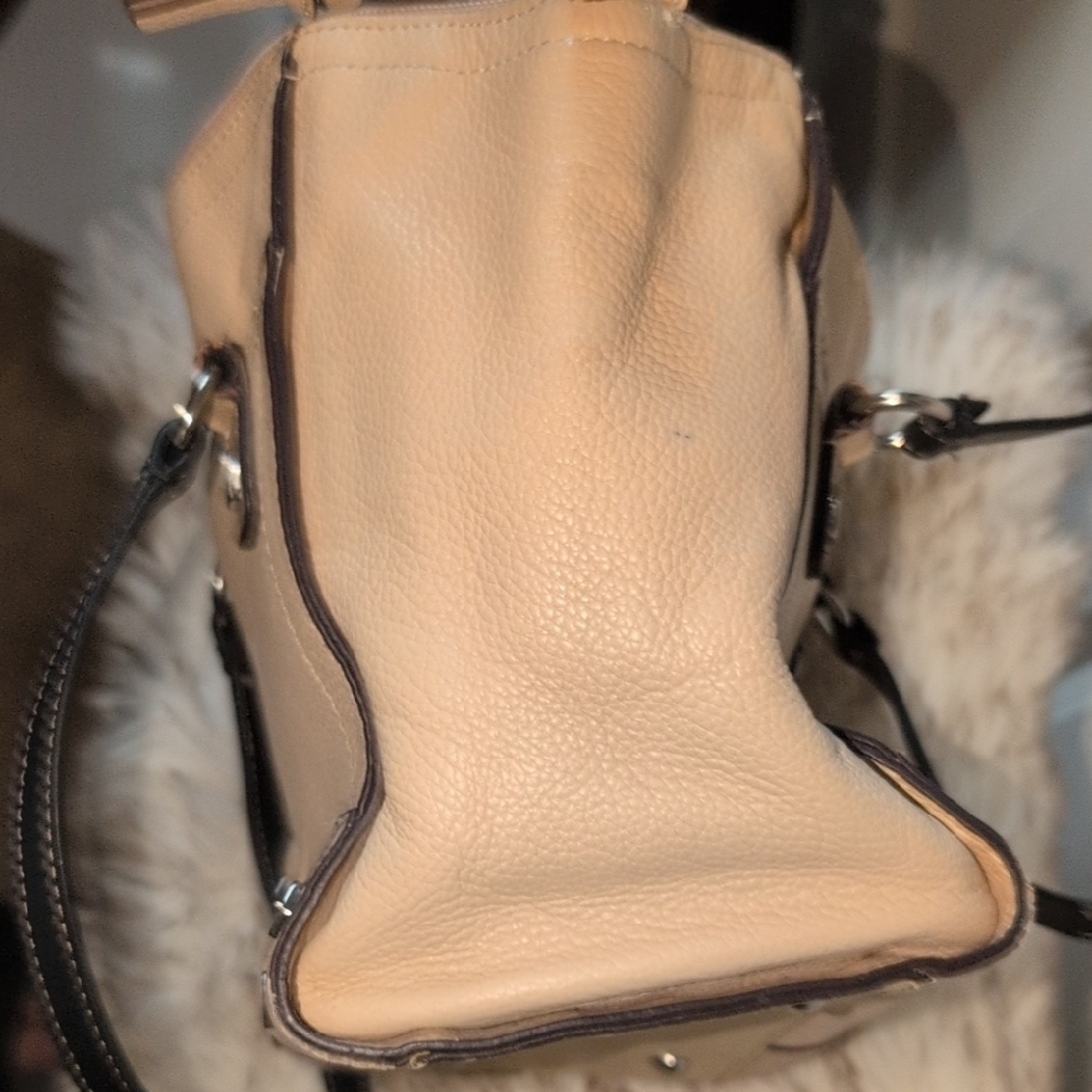 Tignanello Tan Shoulder Bag with Textured Leather and Metal Hardware In Amazing! - Picture 8 of 10
